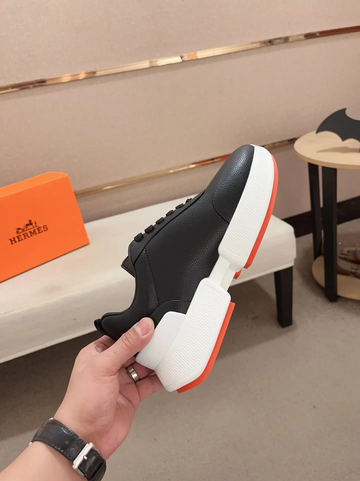 Men's clothing and shoes💰: 442💰《HERMES》【Classic original single version】Hermès; top 🔝purchase agent🔍🔍men's latest 🇺🇸 counter sales simultaneously, imported from Italy original ▲▲cowhide ▲▲ (high-end, nobility, class) ) Exquisite workmanship (Italian 🇮🇹 imported water-dyed 🐂 cowhide lining) sole: original sole provided by the original factory, ⚠️exclusive double-layer activity·TPR·rubber·combined molded outsole; super comfortable·wear-resistant·non-slip·environmental protection The real thing is more beautiful if you take the real thing (high quality, follow the order). You can enter and exit the counter at will * Number of yards: 38-44 (45 can be customized and cannot be returned or exchanged)